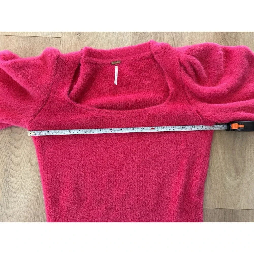 FREE PEOPLE MOONBEAM SWEATER Pink Eyelash Size M Puff Sleeve